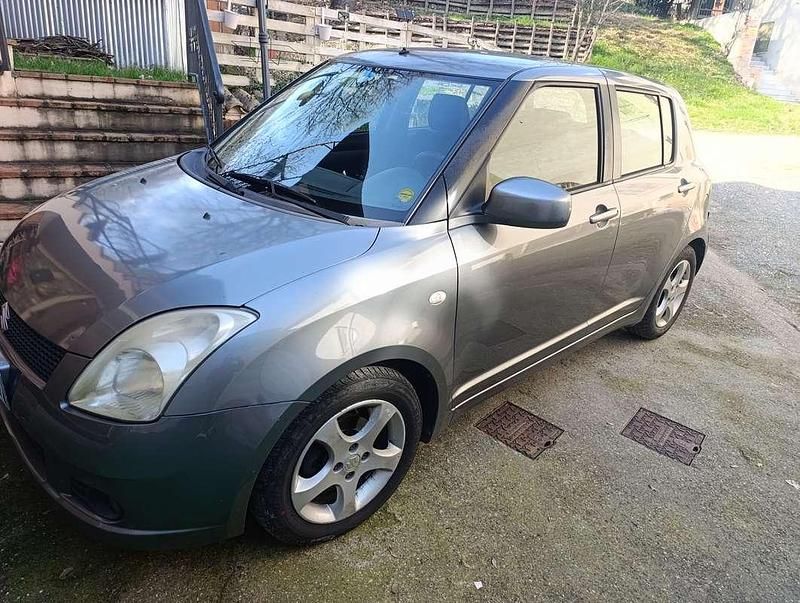 Usata Suzuki Swift GLX 91 CV (66 kW) 2005 Grigio Utilitaria