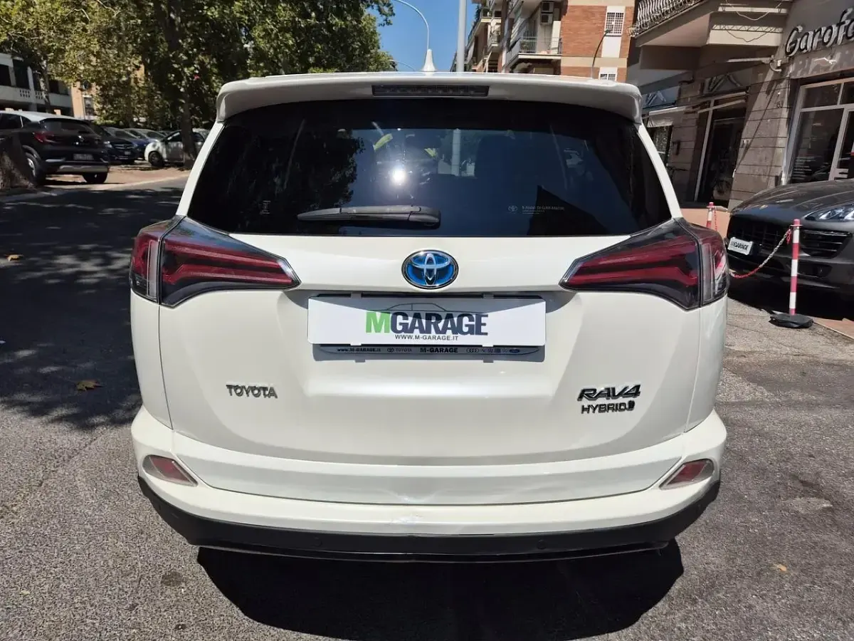 Usata Toyota RAV4 Hybrid Style 154 CV (113 kW) 2018 Bianco SUV