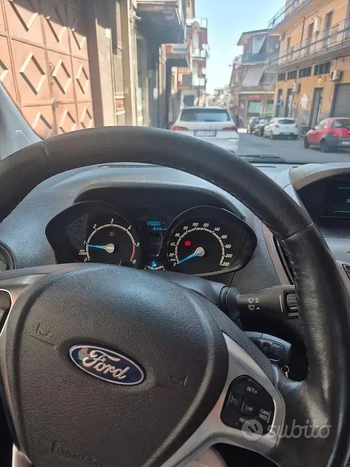Usata Ford Tourneo Courier 2016 Bianco Monovolume