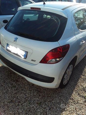 Usata Peugeot 207 70 CV (51 kW) 2012 Bianco Utilitaria