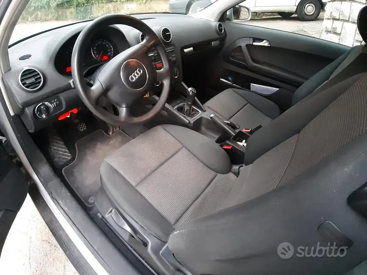 Usata Audi A3 102 CV (75 kW) 2004 Grigio Utilitaria