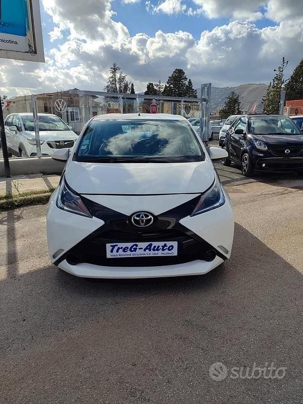 Usata Toyota Aygo X-play 69 CV (50 kW) 2017 Bianco Utilitaria