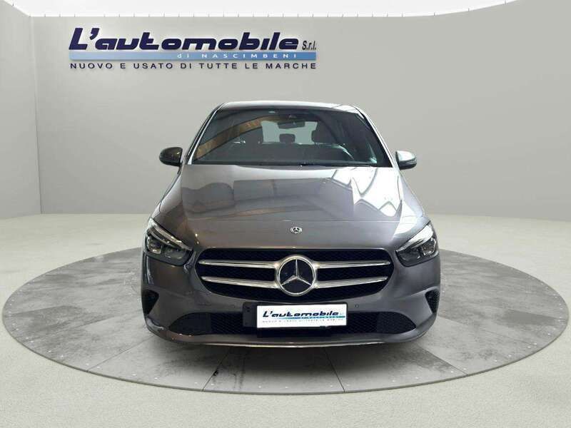 Usata Mercedes B160 Business 116 CV (85 kW) 2020 Grigio scuro Monovolume
