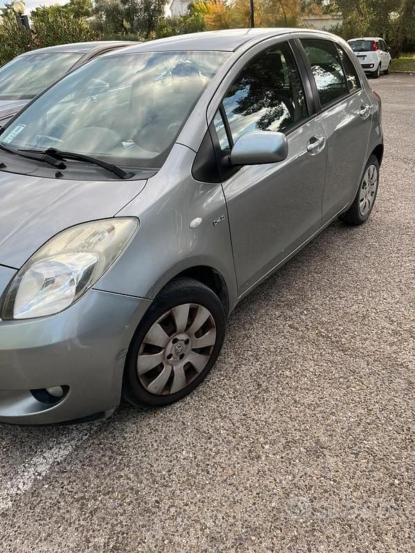 Usata Toyota Yaris 75 CV (55 kW) 2008 Bianco Berlina