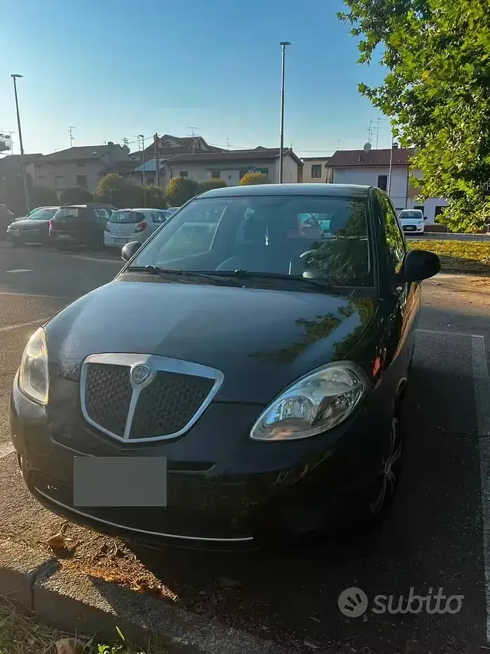 Usata Lancia Ypsilon 60 CV (44 kW) 2010 Nero Utilitaria