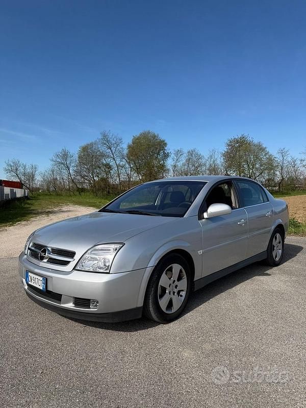Usata Opel Vectra Elegance 125 CV (91 kW) 2005 Grigio Berlina