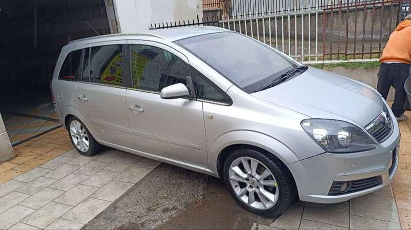 Usata 2007 Opel Zafira Monovolume | 1000 € (Super prezzo) - Immagine 1/4