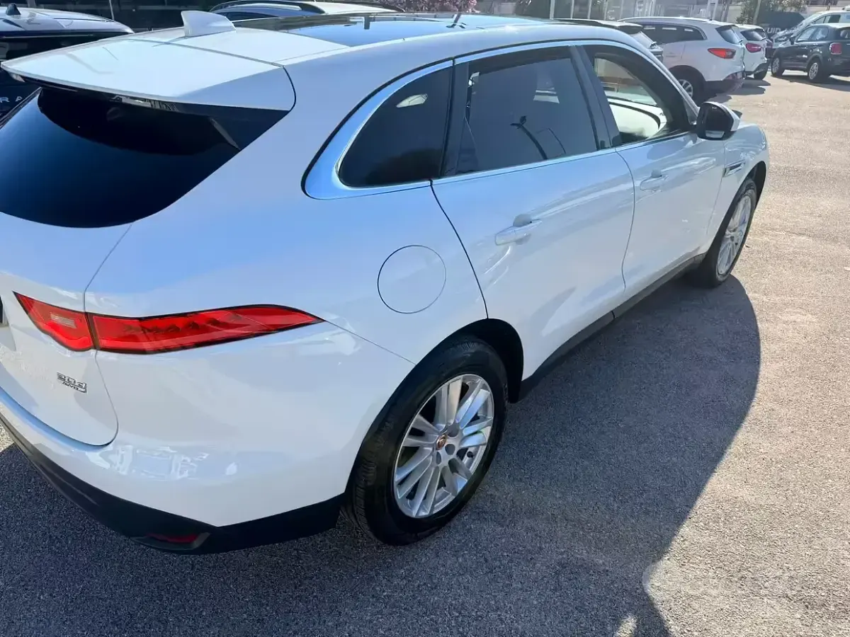 Usata Jaguar F-Pace Portfolio 180 CV (132 kW) 2016 Bianco SUV