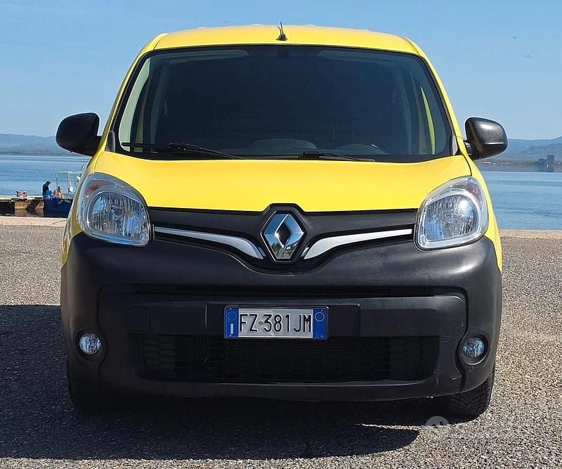Usata Renault Kangoo 110 CV (80 kW) 2019 Giallo Monovolume
