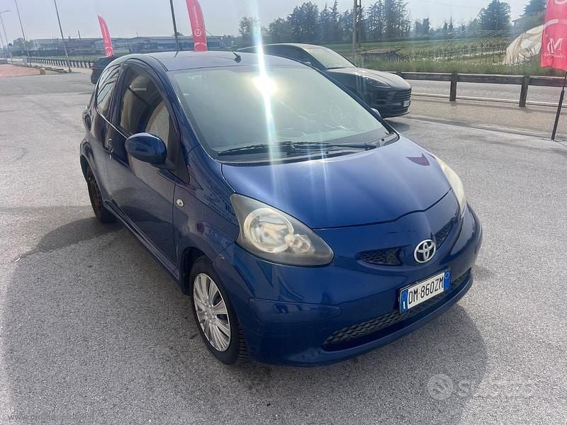 Usata Toyota Aygo 68 CV (50 kW) 2008 Blu Utilitaria