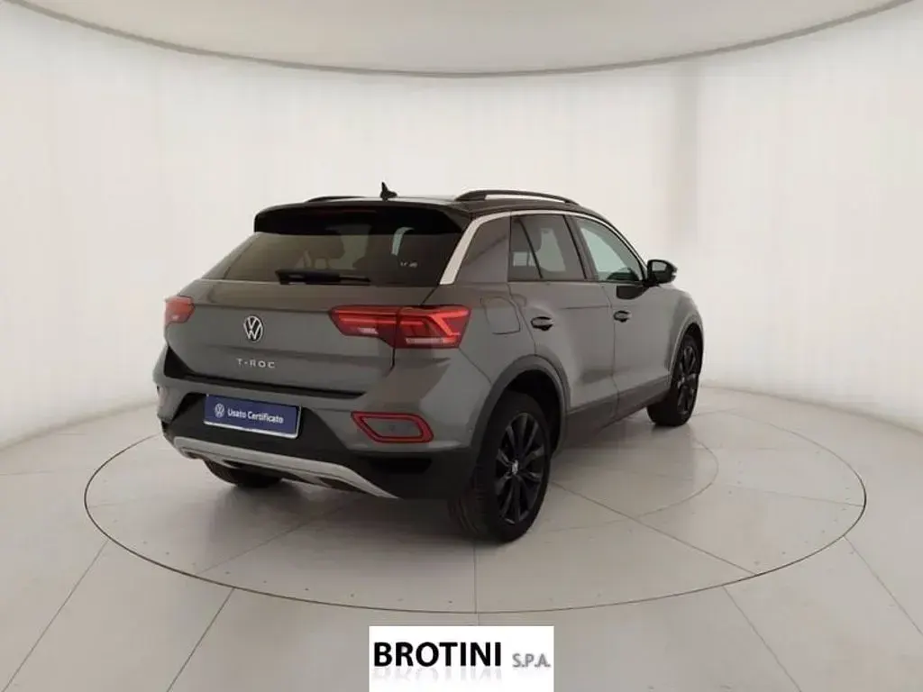 Usata VW T-Roc Sport 110 CV (80 kW) 2023 Grigio metallizzato SUV
