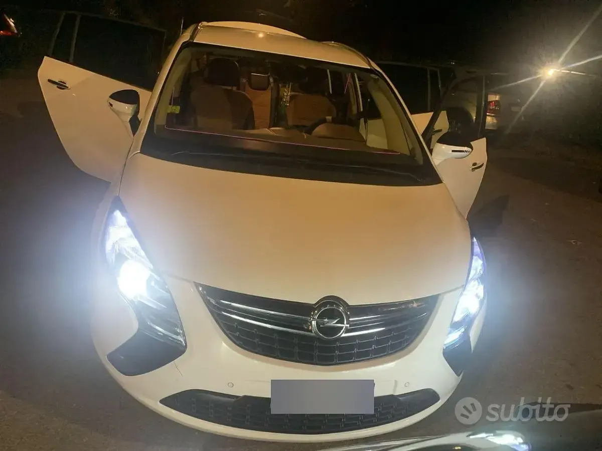 Usata Opel Zafira Tourer 150 CV (110 kW) 2013 Bianco Monovolume