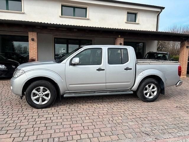 Usata Nissan Navara 190 CV (139 kW) 2011 Grigio Pick-up
