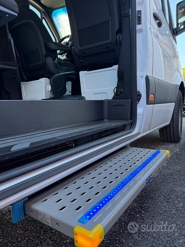 Nuova Mercedes Sprinter 2025 Marrone Furgone