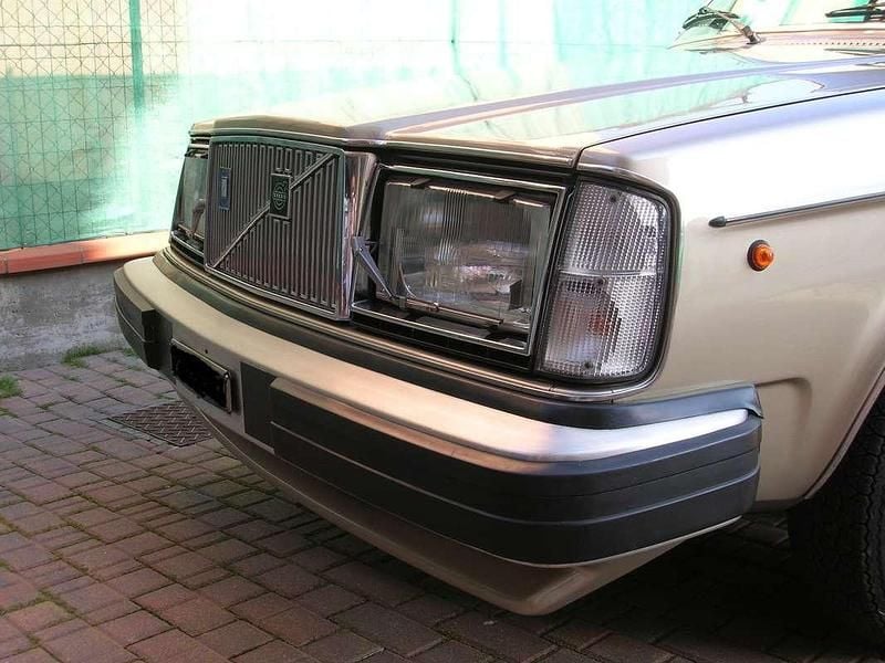 Usata Volvo 264 140 CV (102 kW) 1976 Oro Berlina