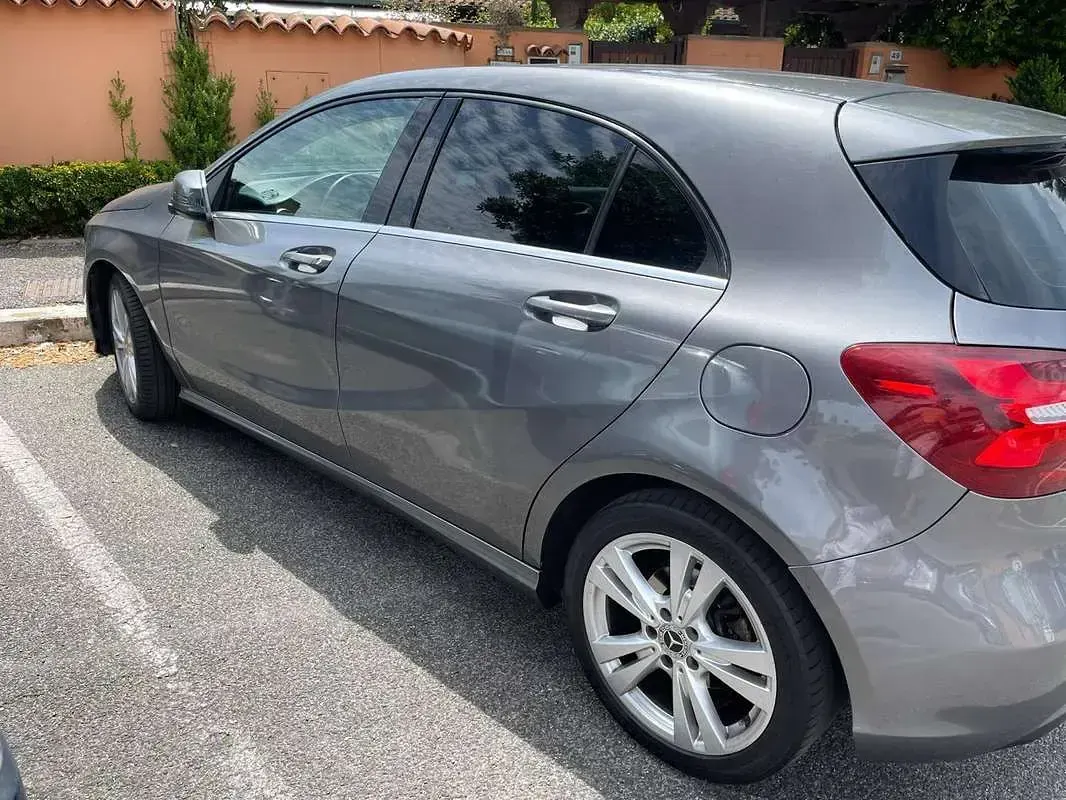 Usata Mercedes A180 Business 109 CV (80 kW) 2018 Grigio Berlina