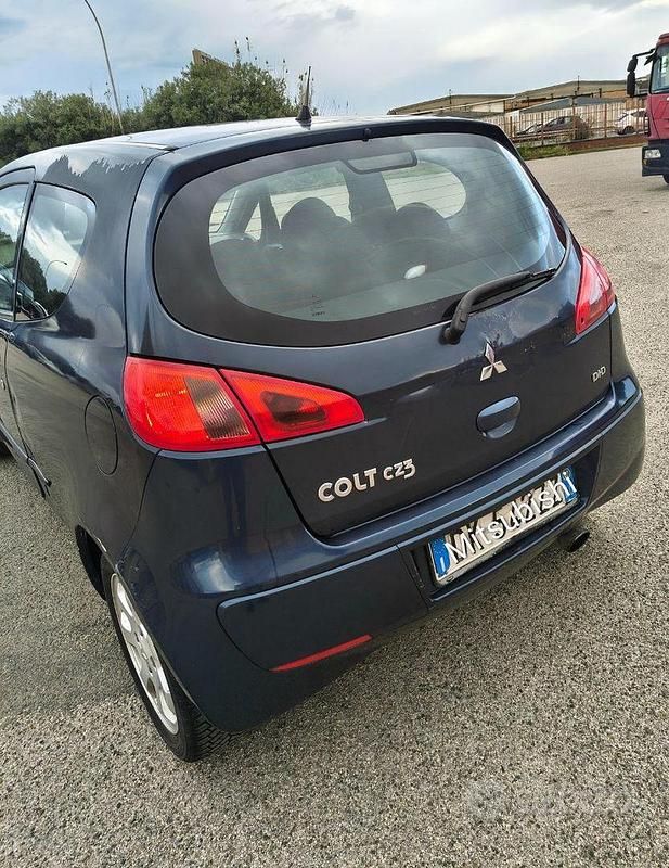 Usata Mitsubishi Colt 95 CV (69 kW) 2007 Blu Utilitaria