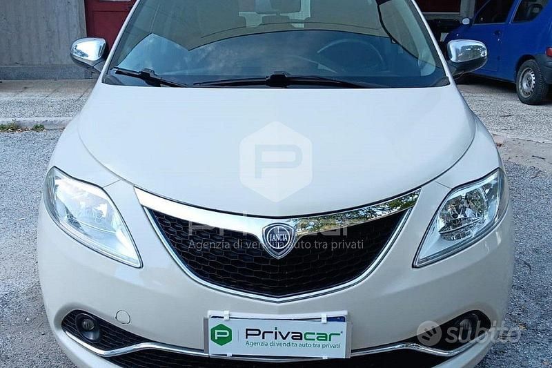 Usata Lancia Ypsilon Gold 69 CV (50 kW) 2019 Utilitaria