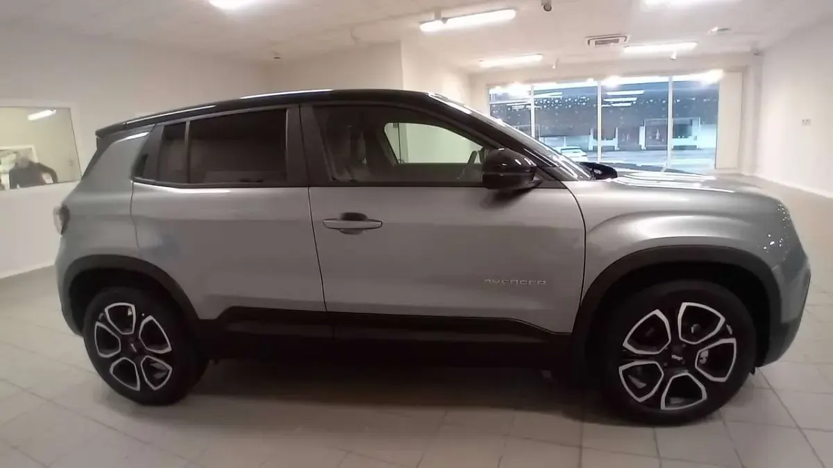 Nuova Jeep Avenger Summit 101 CV (74 kW) 2025 Grigio SUV
