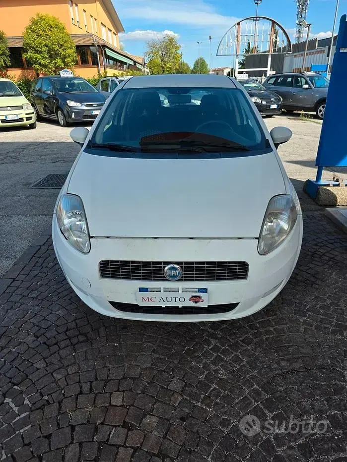 Usata Fiat Grande Punto 65 CV (47 kW) 2007 Bianco Utilitaria