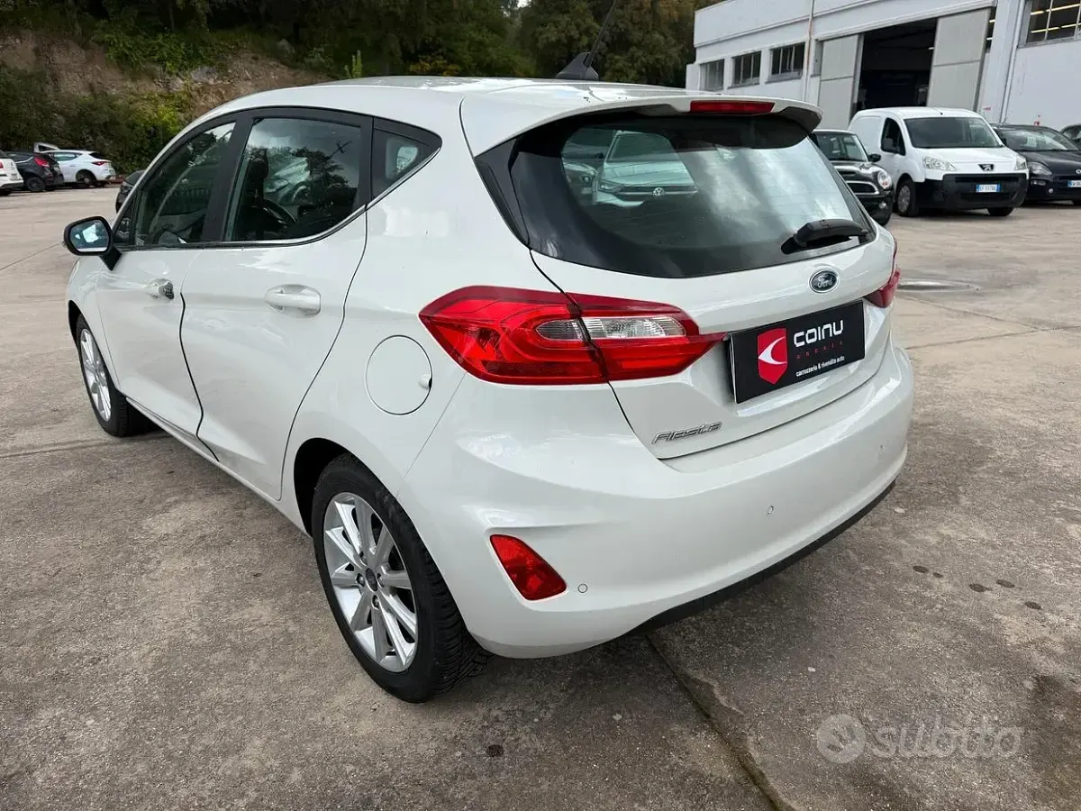 Usata Ford Fiesta Titanium 86 CV (63 kW) 2020 Bianco Utilitaria