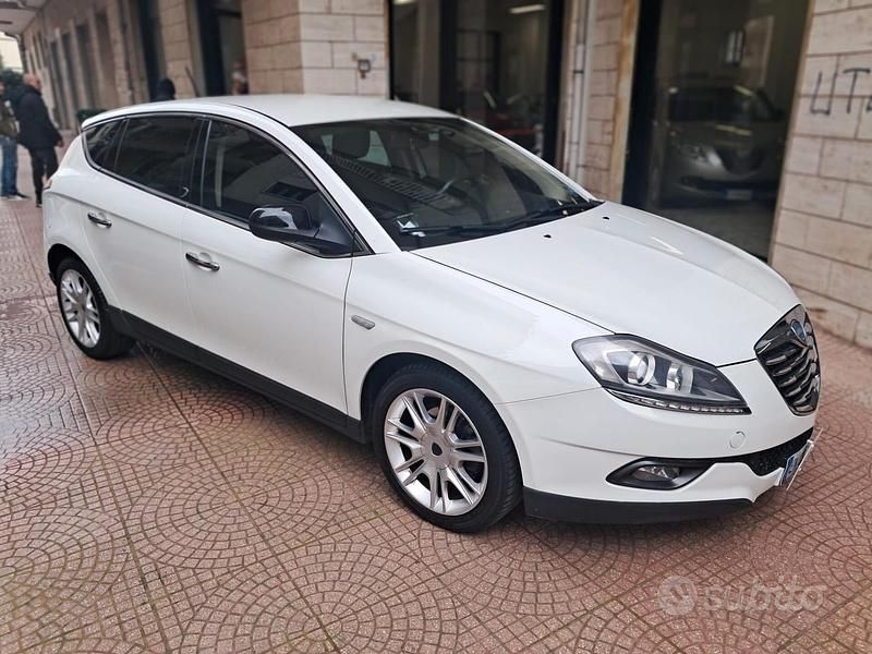 Usata Lancia Delta 120 CV (88 kW) 2012 Bianco Utilitaria