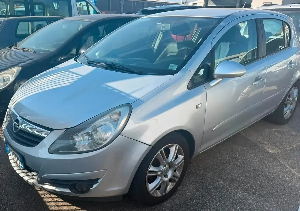 Usata Opel Corsa 80 CV (58 kW) 2007 Argento Utilitaria