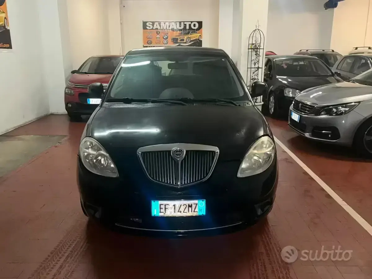 Usata Lancia Ypsilon 77 CV (56 kW) 2011 Nero Utilitaria