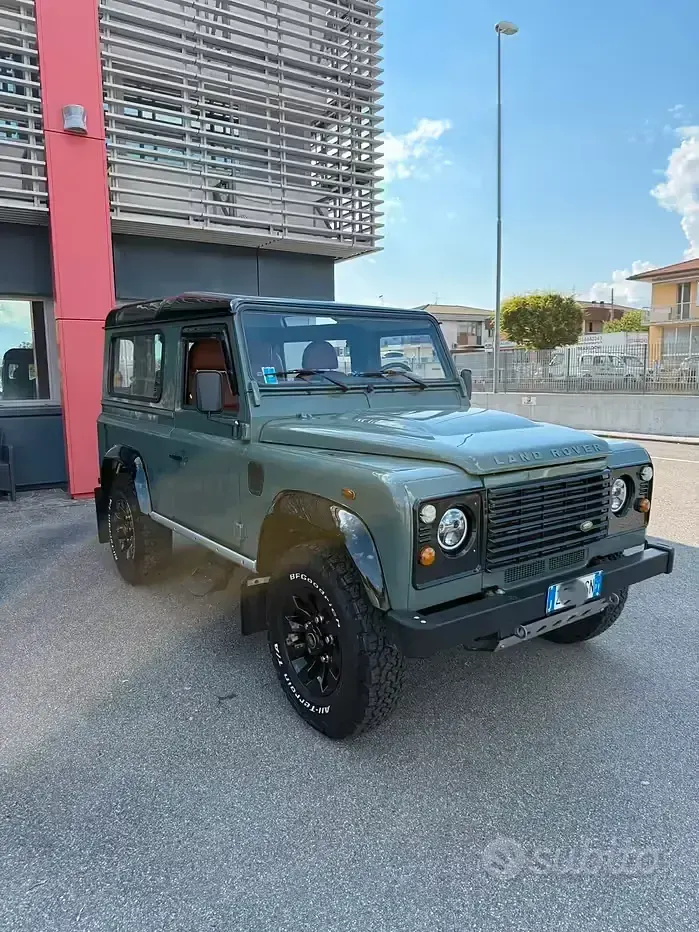Usata Land Rover Defender 122 CV (89 kW) 2009 Verde Station wagon