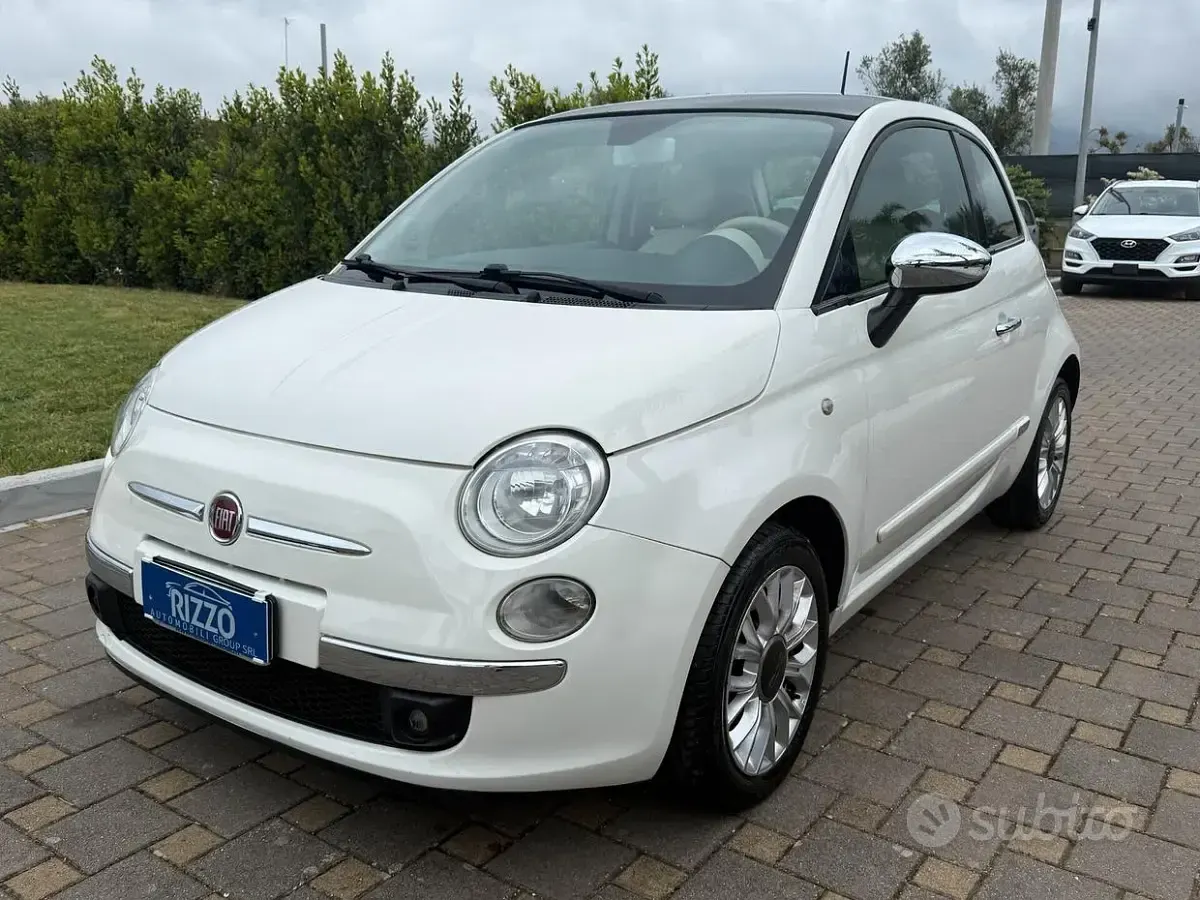 Begagnad Fiat 500 Lounge 95 HK (69 kW) 2015 Vit Sedan