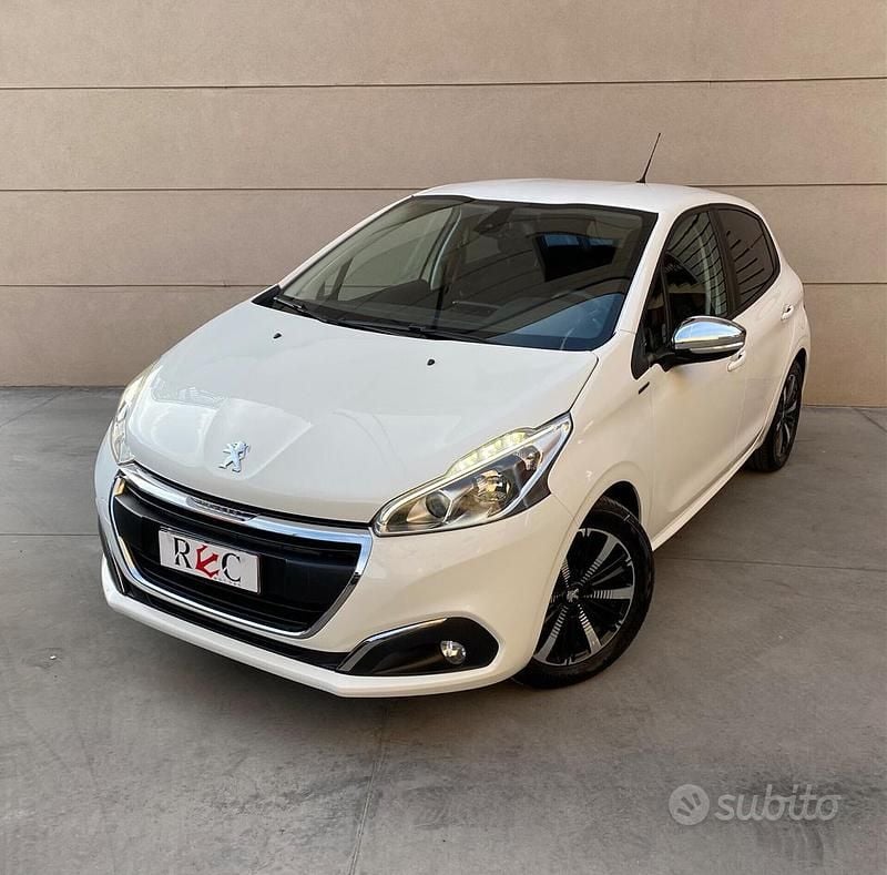 Usata Peugeot 208 Signature Sky 83 CV (61 kW) 2019 Bianco Utilitaria