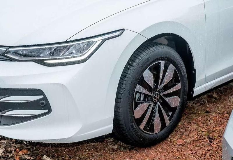 Usata VW Golf VIII Goal 150 CV (110 kW) 2025 Bianco Utilitaria