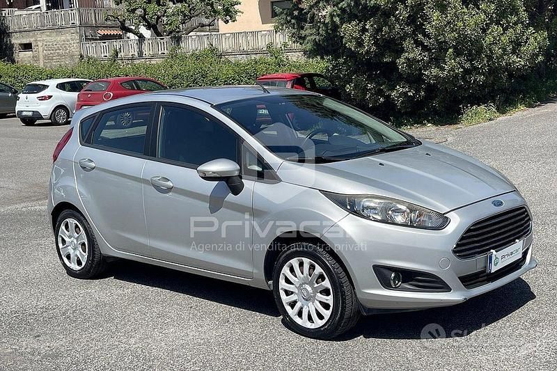 Begagnad Ford Fiesta 80 HK (58 kW) 2013 Grå Halvkombi