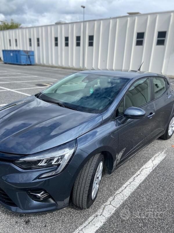 Usata Renault Clio V 101 CV (74 kW) 2021 Grigio Berlina