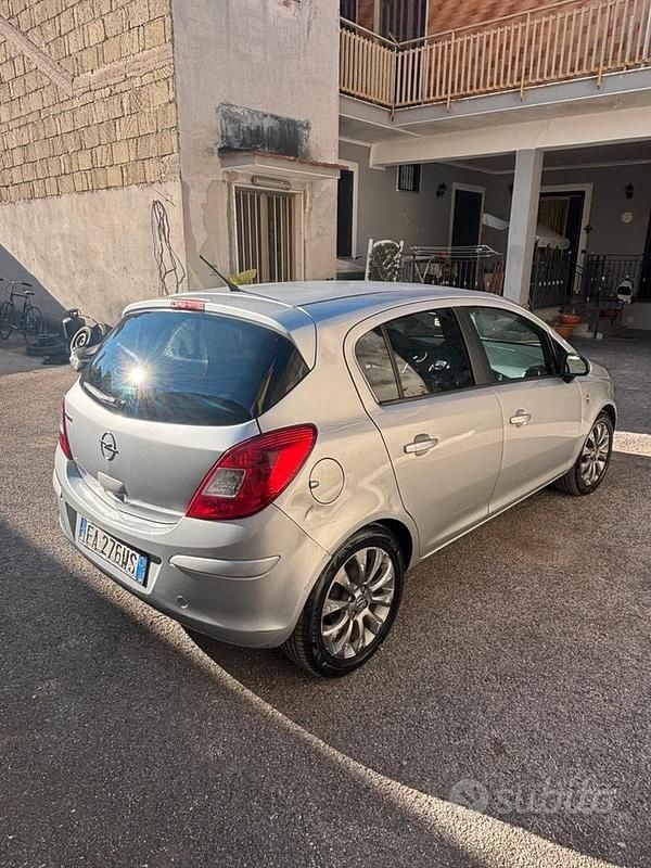 Usata Opel Corsa 80 CV (58 kW) 2010 Grigio Utilitaria