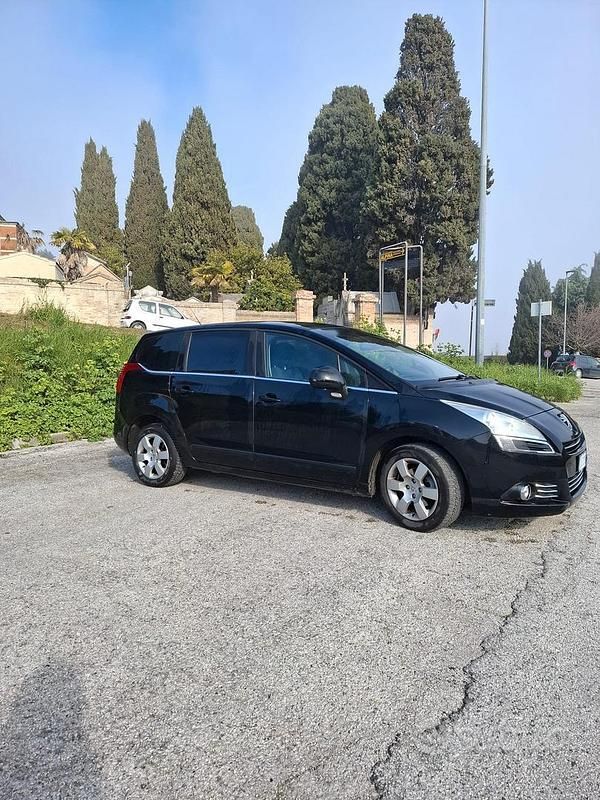Usata Peugeot 5008 115 CV (84 kW) 2013 Nero Monovolume