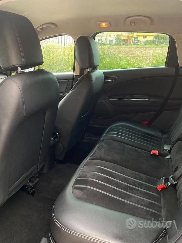 Usata Lancia Delta Gold 105 CV (77 kW) 2012 Nero Utilitaria