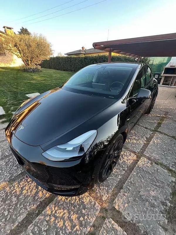 Usata Tesla Model Y Performance 392 kW (534 CV) 2023 Nero SUV
