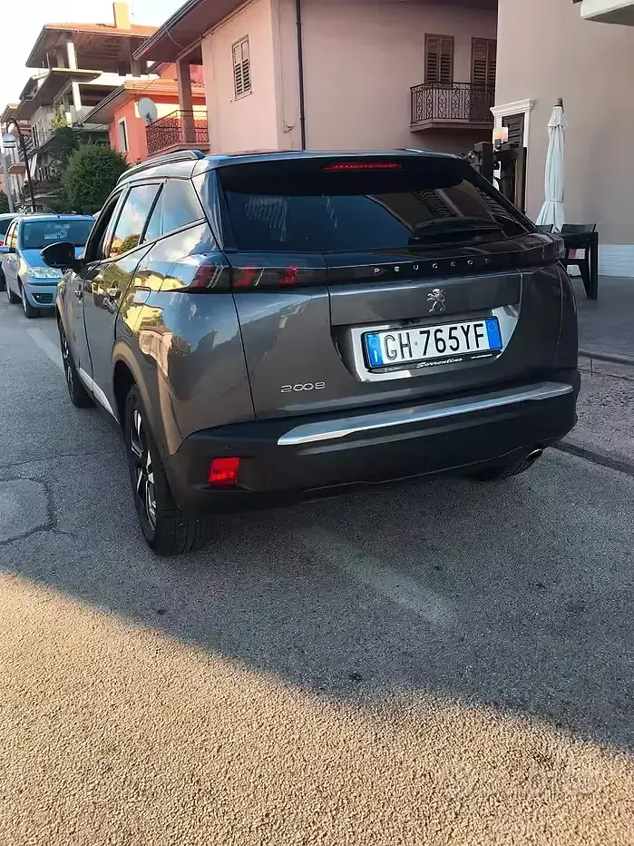 Usata Peugeot 2008 110 CV (80 kW) 2022 Grigio SUV