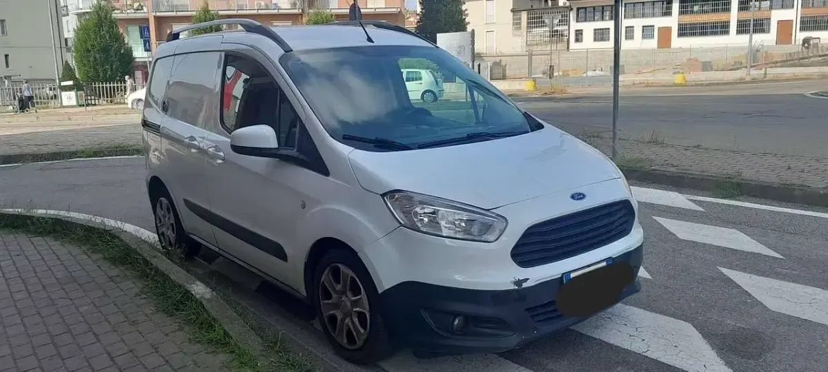 Usata Ford Transit Courier 95 CV (69 kW) 2017 Bianco Furgone