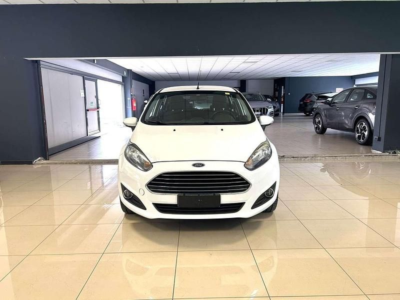 Usata Ford Fiesta 75 CV (55 kW) 2012 Bianco Berlina
