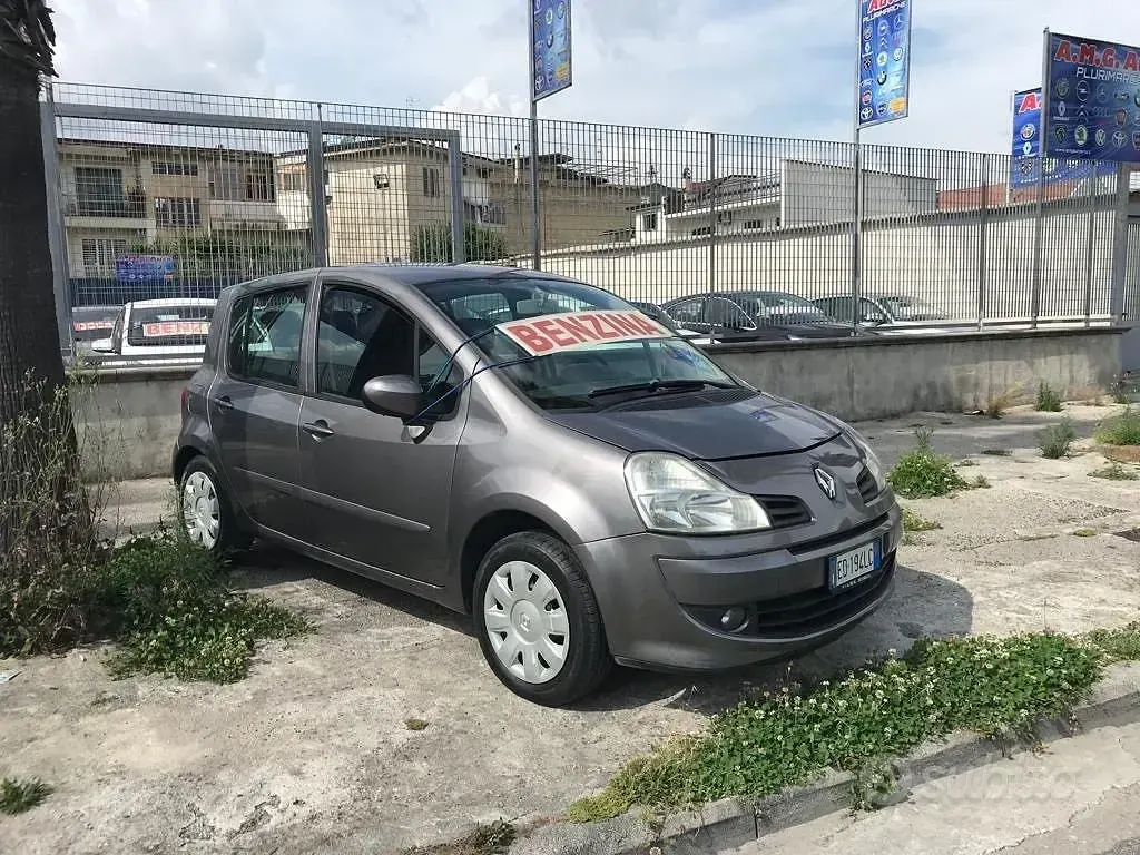 Usata Renault Modus Dynamique 75 CV (55 kW) 2011 Grigio Monovolume
