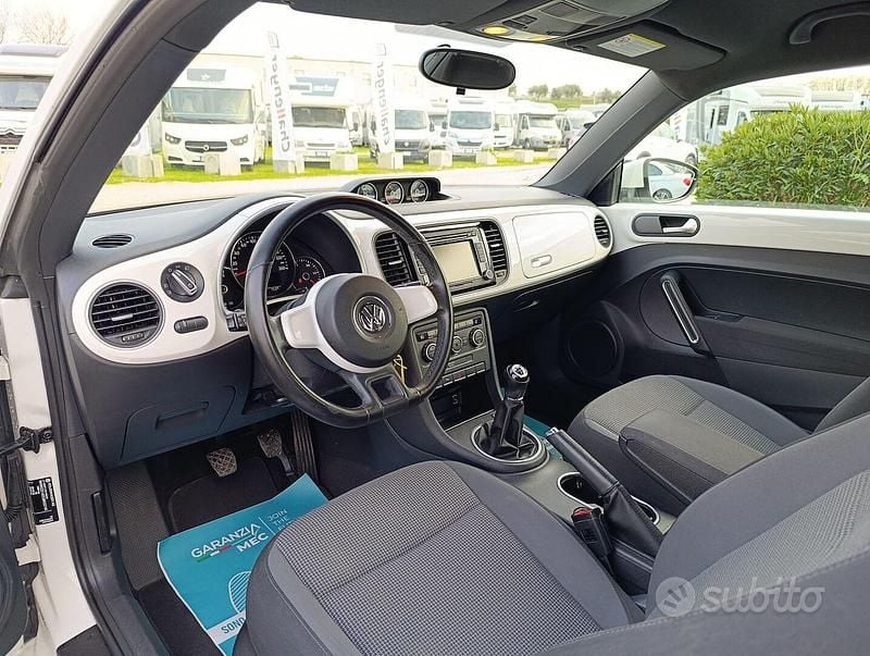 Usata VW Beetle 105 CV (77 kW) 2012 Bianco Utilitaria