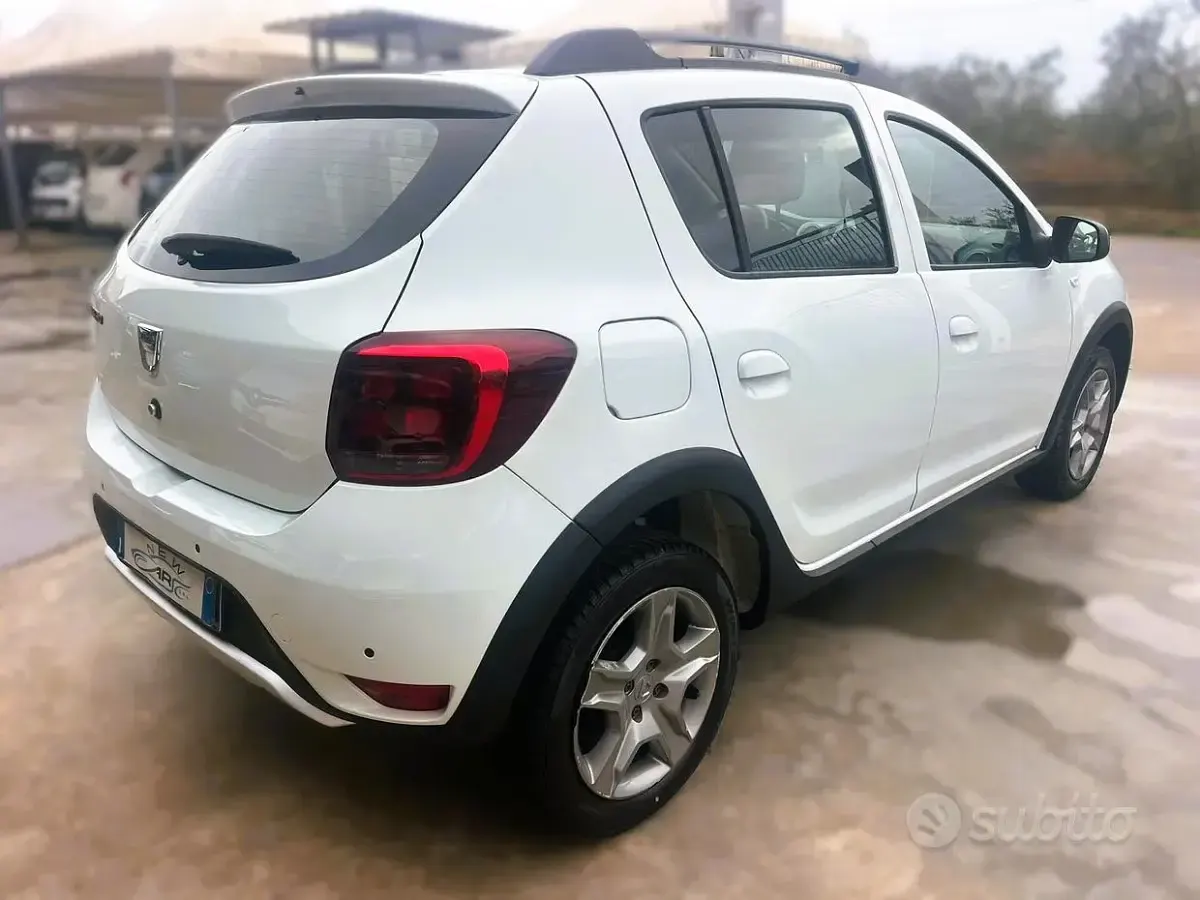 Usata Dacia Sandero Stepway 90 CV (66 kW) 2017 Bianco Berlina