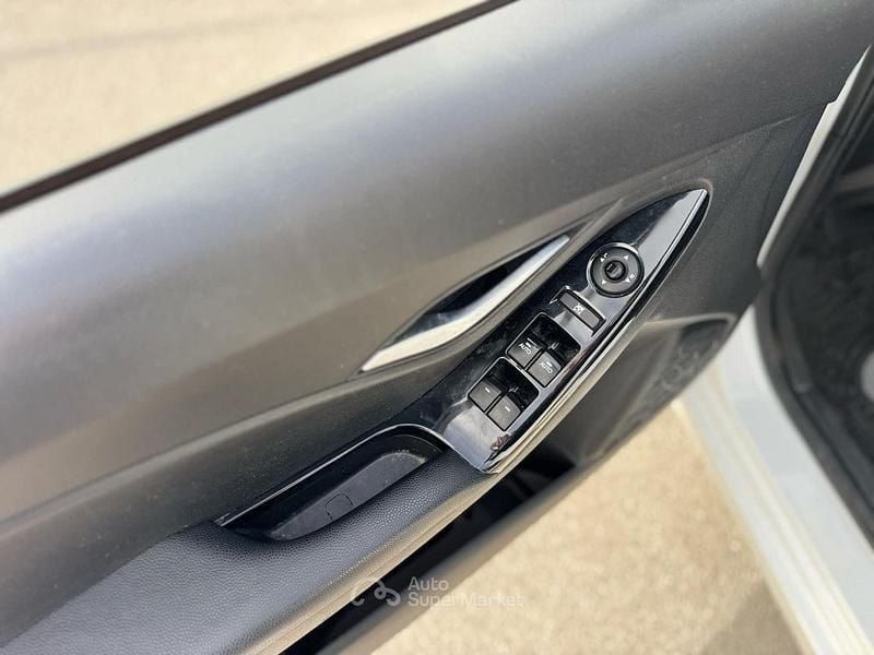 Usata Hyundai ix20 Comfort 116 CV (85 kW) 2016 Bianco Utilitaria