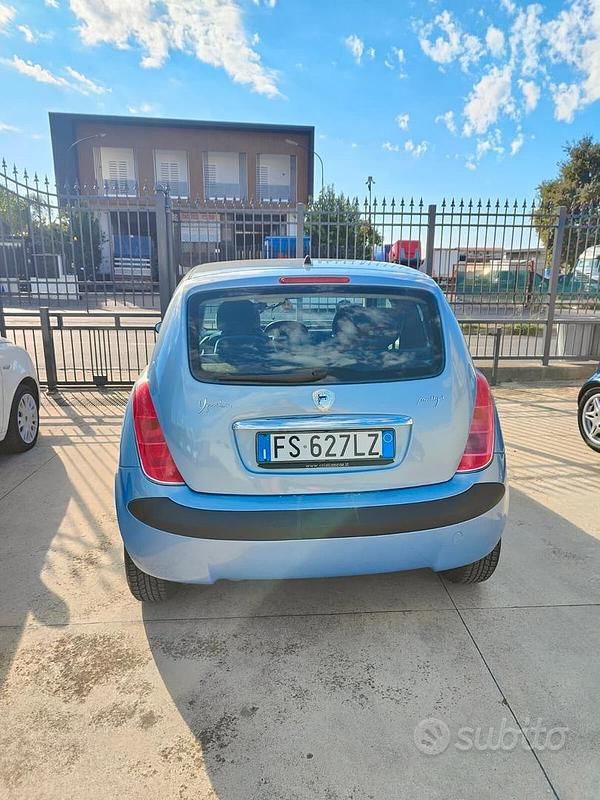 Usata Lancia Ypsilon 70 CV (51 kW) 2003 Blu Utilitaria