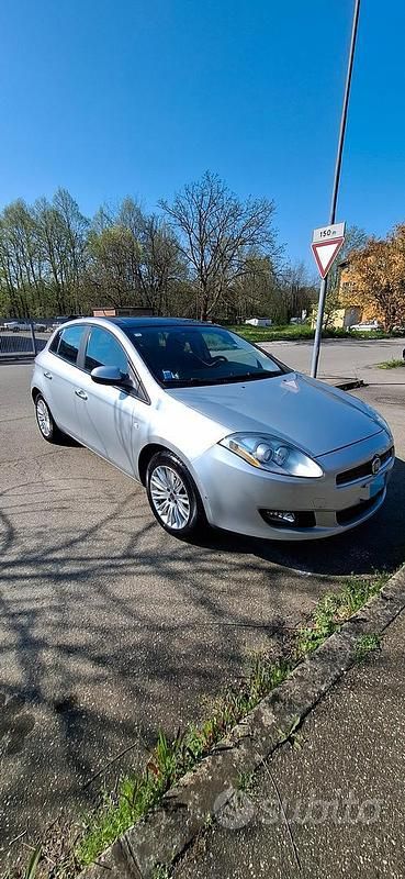 Argento Usata 2008 Fiat Bravo Emotion Due volumi | 4250 € (Cara) - Immagine 1/4