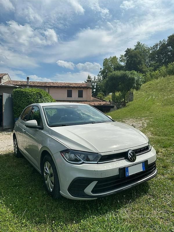 Bianco Usata 2022 VW Polo Comfortline Tre volumi | 19.000 € (Molto cara) - Immagine 1/4