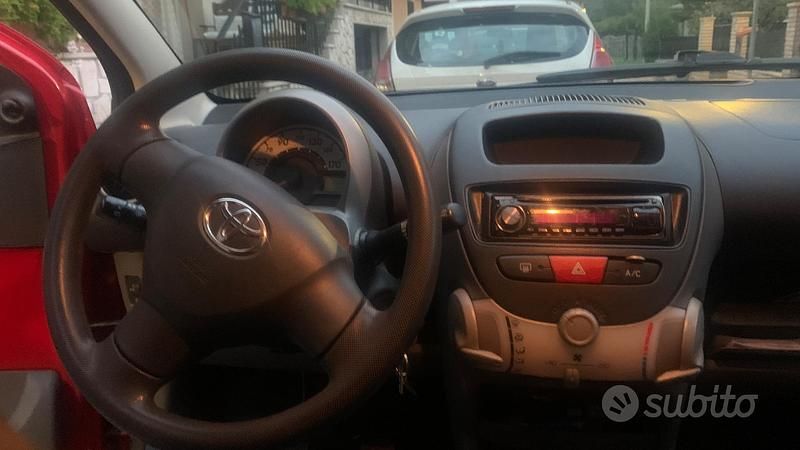Usata Toyota Aygo 68 CV (50 kW) 2008 Rosso Utilitaria