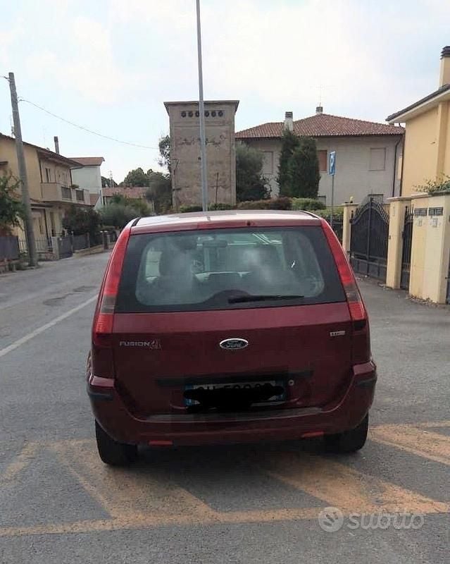 Usata Ford Fusion 68 CV (50 kW) 2004 Utilitaria